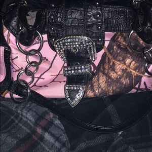 Camo mossy oak and a check book holder